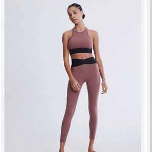 BRAND new Le Ore Bandier Mauve leggings. No tags but never worn. Size small.